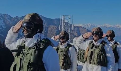 'जम्मू एवं कश्मीर | गणतंत्र दिवस पर सेना ने उरी सेक्टर में राष्ट्रीय ध्वज फहराया | '